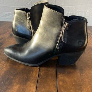 FRYE Judith Ankle Booties Black Leather Double Zip Size 9